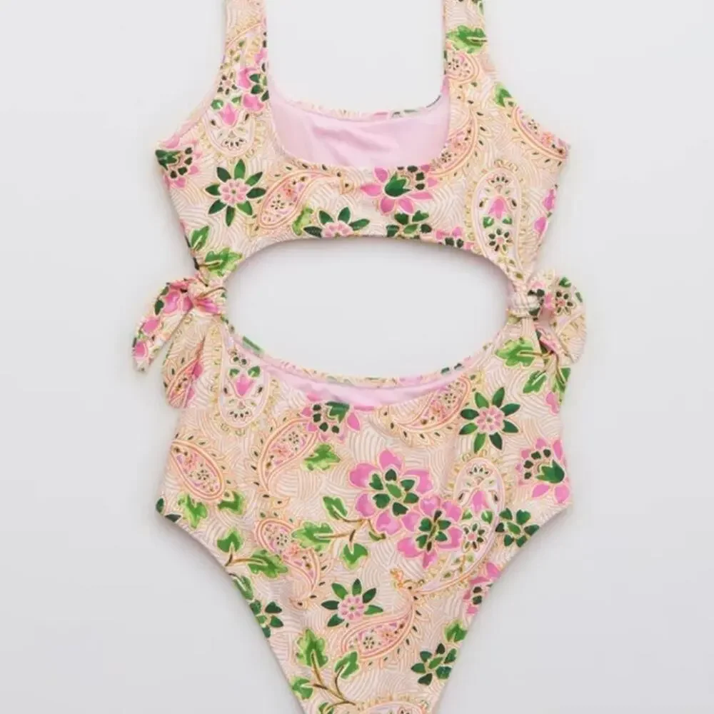 Aerie Women's Paisley Print One-Piece Swimsuit size Large NWT